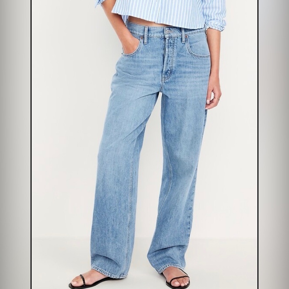 Old Navy Mid Rise Slouchy Straight Light Blue Women's Jeans Size 4 but fits 6